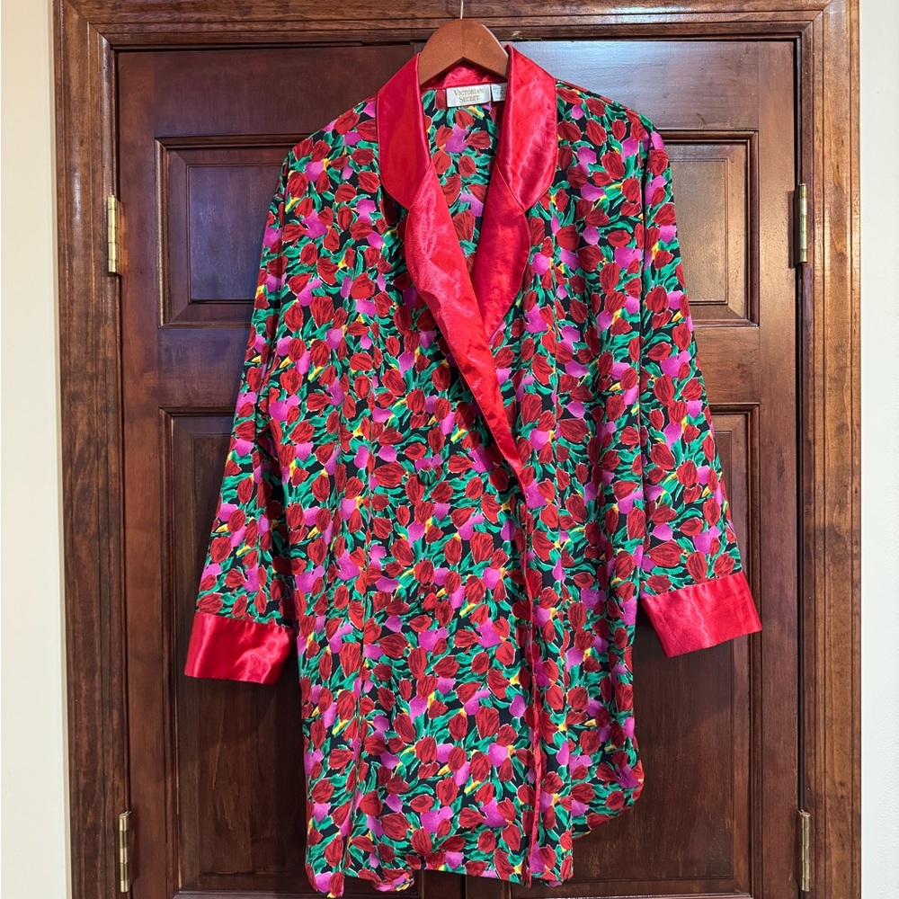 EUC Gold Label Victoria's Secret Red and Green Floral Satin Robe
